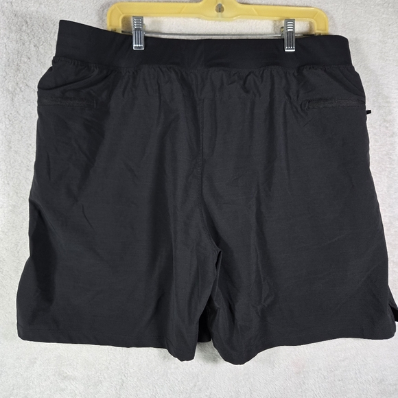 Fabletics Fundamental Mens Black Shorts Size XXL 2XL Gym Athletic Lined 7" - Picture 2 of 6